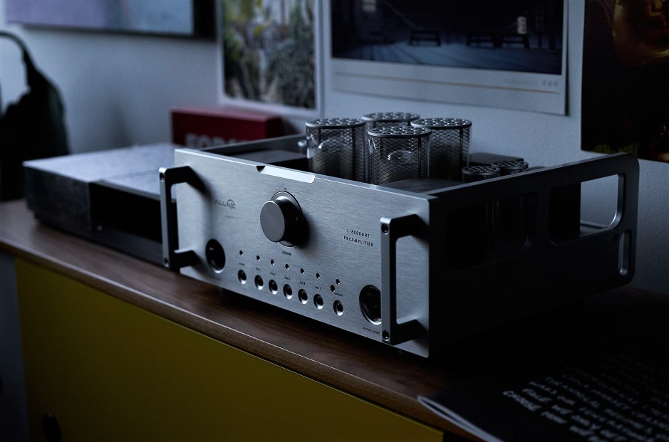 The Allnic Audio L-8000 preamplifier reviewed by Grover Neville.