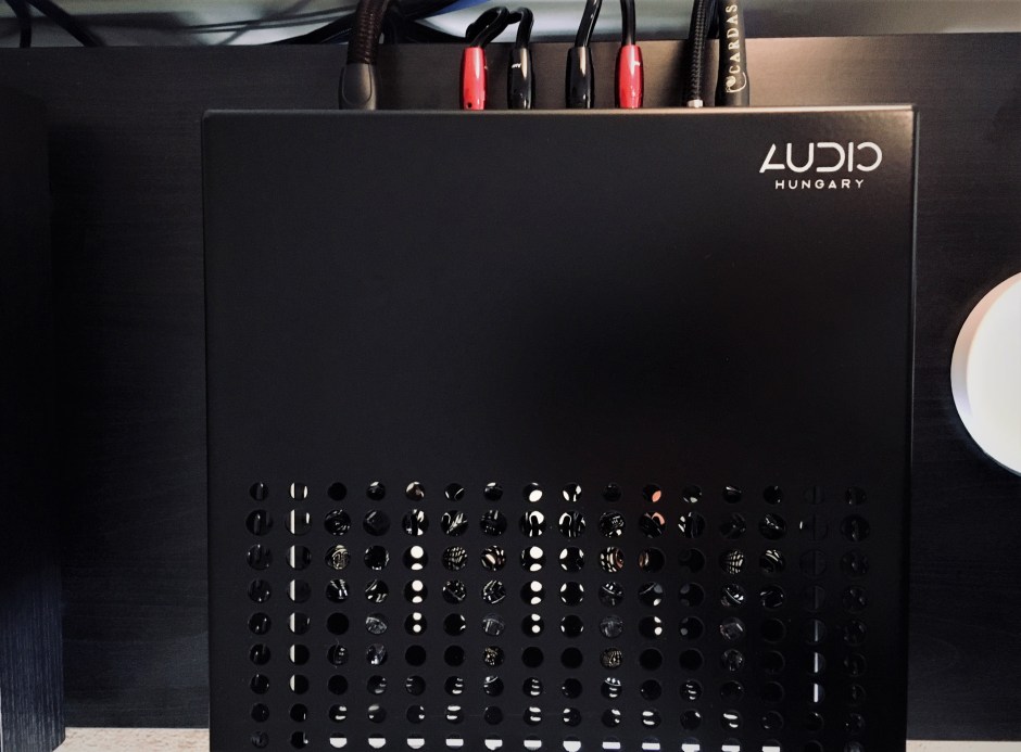 top plate of audio hungary integrated amplifier